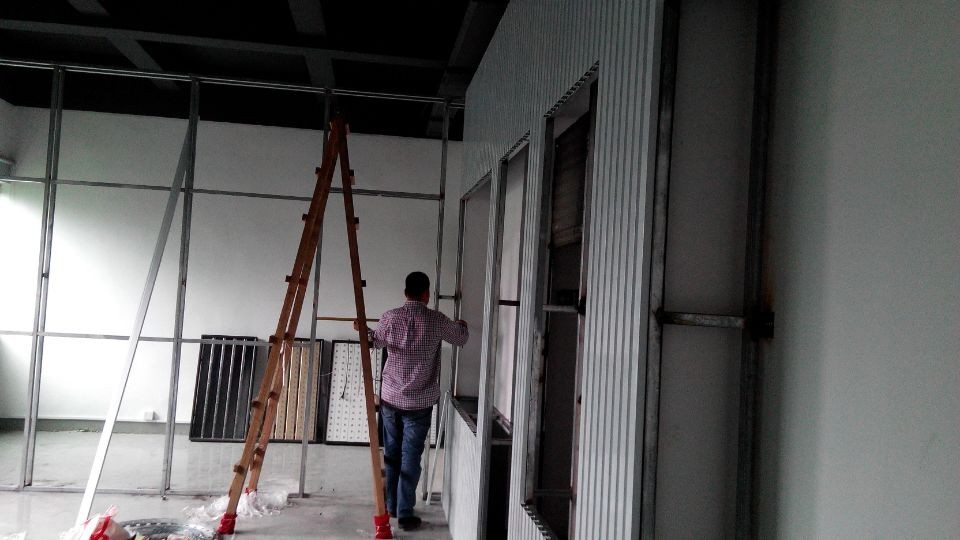 亮彩展示廳裝修中 亮彩展示廳裝修中