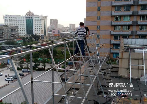 招牌安裝現場(chǎng)—深圳亮彩廣告 招牌安裝現場(chǎng)—深圳亮彩廣告