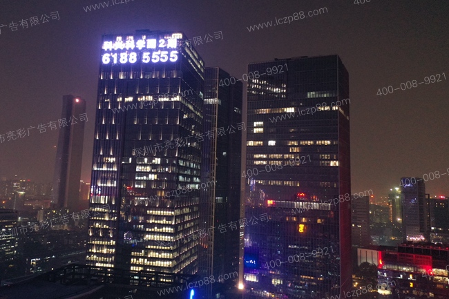 東側發(fā)光字廣告牌夜間發(fā)光效果