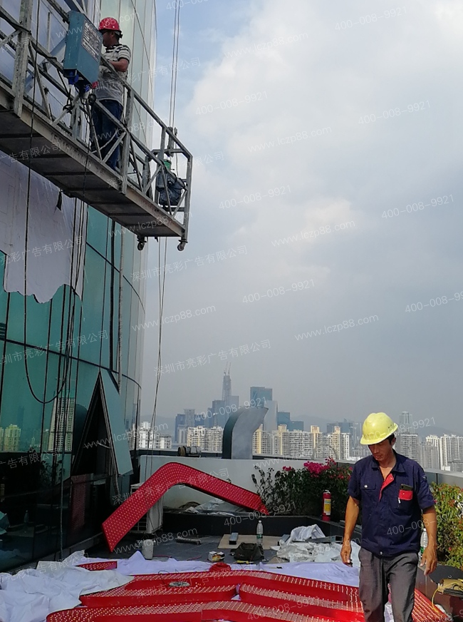 廣告牌施工現場(chǎng),發(fā)光字施工現場(chǎng)
